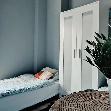 Tanie Spanie Przy Malcie - Zameldowanie Bezobslugowe - * Poznan