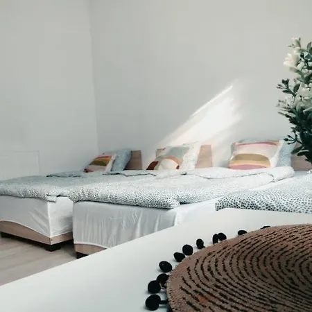 Hostel Tanie Spanie Przy Malcie - Zameldowanie Bezobslugowe - *